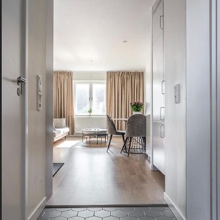 Central Apartment 5Min Drive To The Airport. Stoccolma Esterno foto